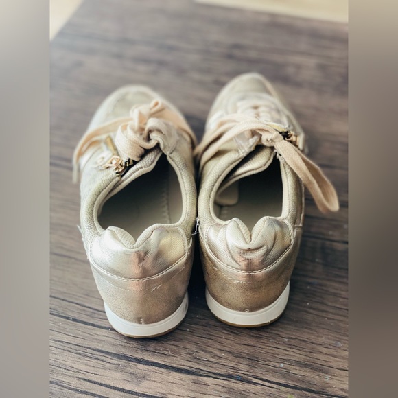 Brand new vintage gold shoes - Picture 3 of 3